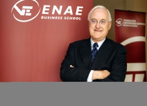 Enrique Egea -La crisis económica y el sector público y privado